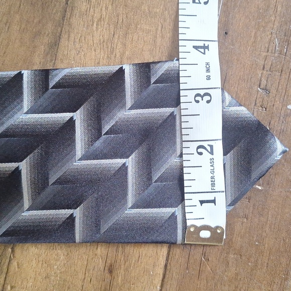 Stafford Essentials Geometric Black and Gray Men's Neck Tie 100% Silk - Picture 6 of 6